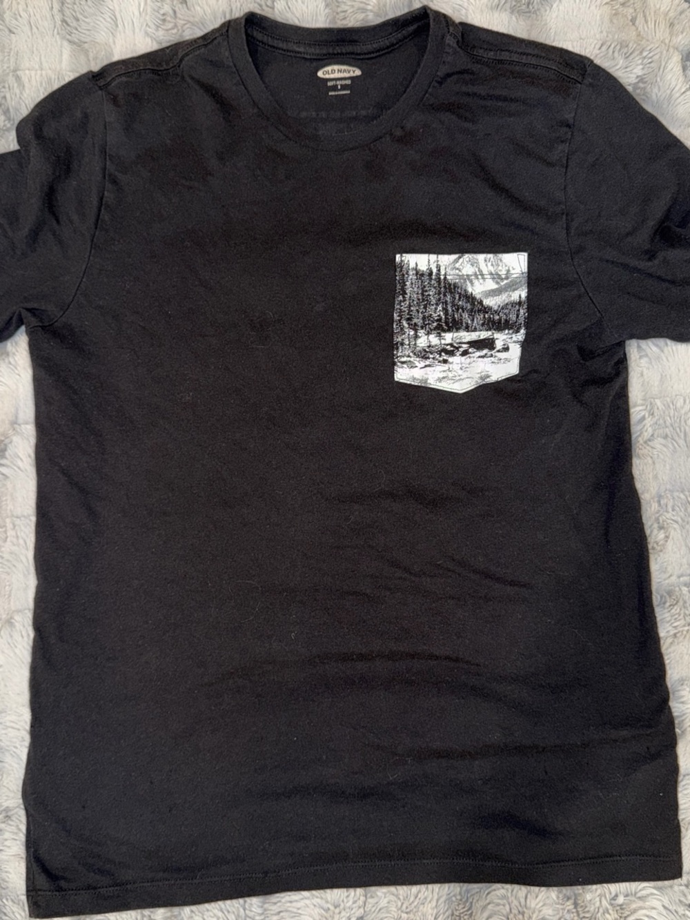 Old Navy Black Short-Sleeve Tee with Scenic Pocket Print